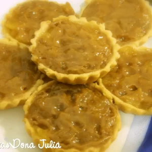 Empadinha de abacaxi com doce de leite