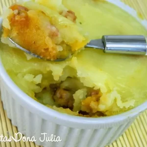 Escondidinho de linguiça com batata sem leite e ovos