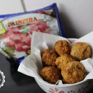 Bolinho de arroz com carne seca