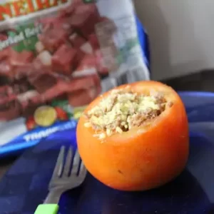 Tomate recheado com carne seca