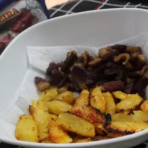 Carne seca frita com batatas