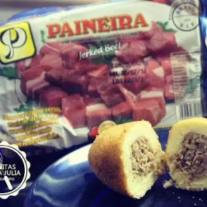 Bolinho de mandioca com carne seca