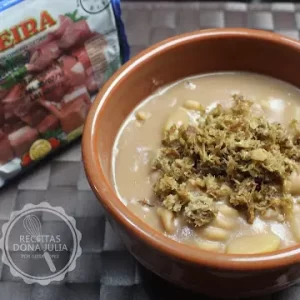 Sopa de feijão com carne seca