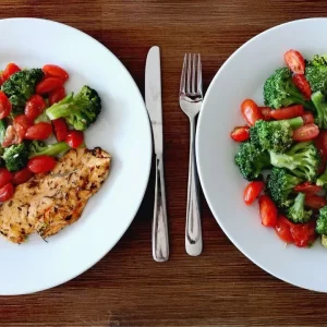 Peito de Frango Grelhado com Brócolis e Couve Refogada